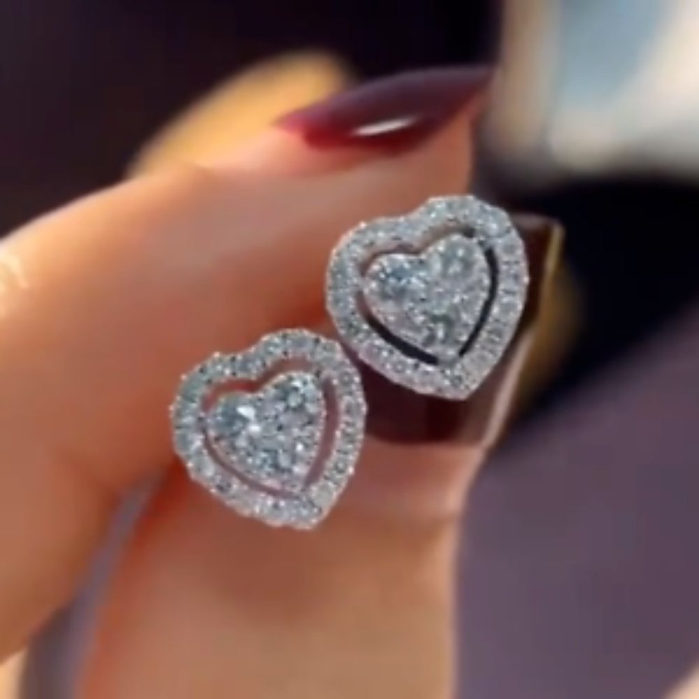 NEW! Beautiful Silver Diamond Heart Stud Earrings - CLASSIC ROMANTIC SPECIAL - Picture 1 of 6